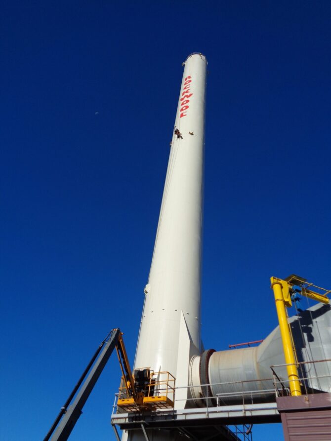Trabajos en chimenea industrial