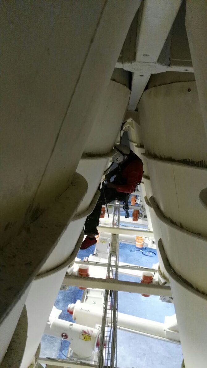 Instalación de lineas de vida verticales