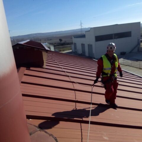 Instalación de barandillas y lineas de vida