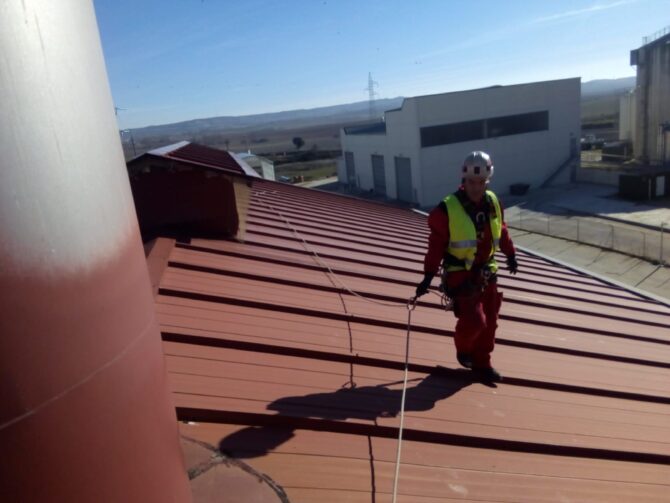 Instalación de barandillas y lineas de vida
