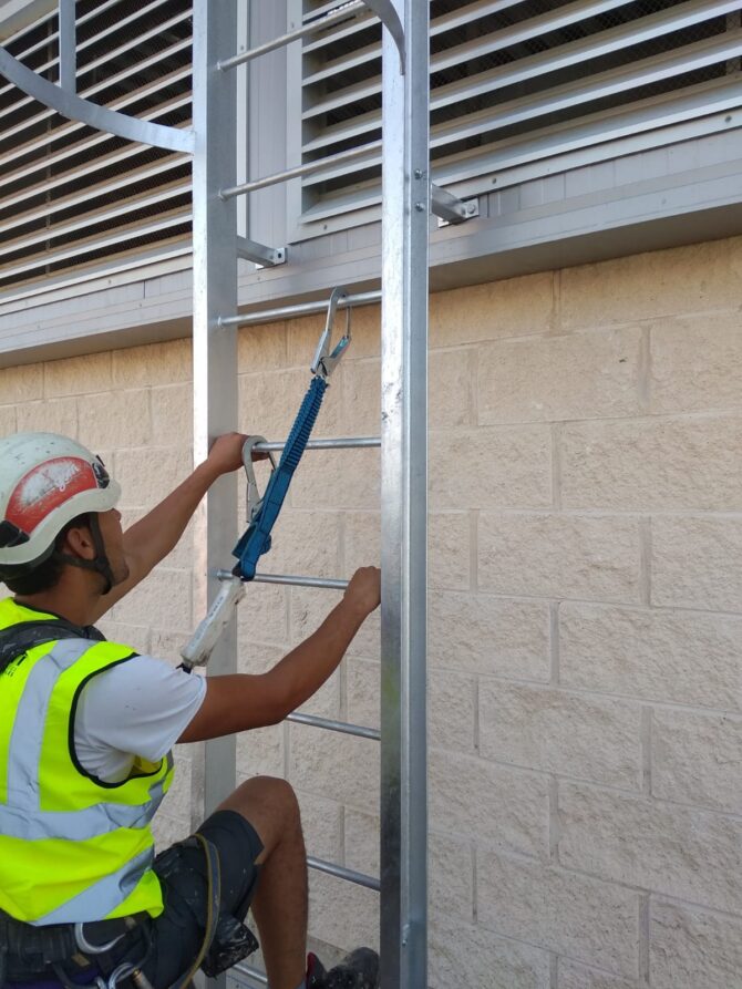 Instalación de linea de vida