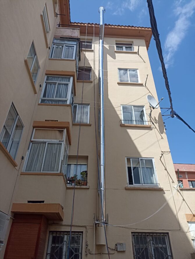 Sustitución de chimenea de fibrocemento