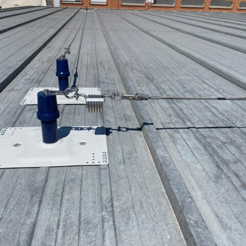 Instalación de líneas de vida permanentes
