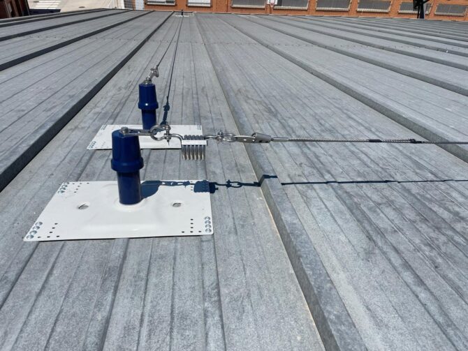 Instalación de líneas de vida permanentes